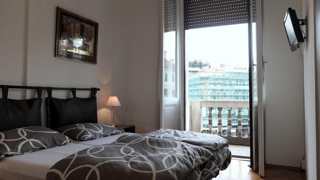 B&B Piazza Goldoni Triëst Buitenkant foto